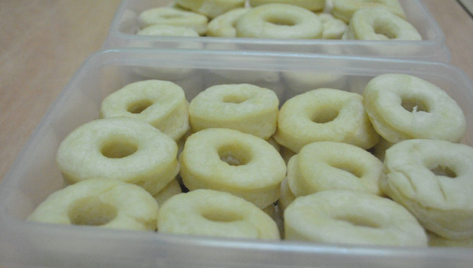 Ημι τελειωμένη παγωμένη doughnut γραμμή παραγωγής με την ικανότητα 1000 - 15000 PC/ωρ. προμηθευτής