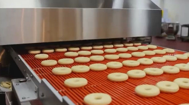 Αυτόματο doughnut που κατασκευάζει τη μηχανή με τη βιομηχανική λύση κάλυψης ζύμης